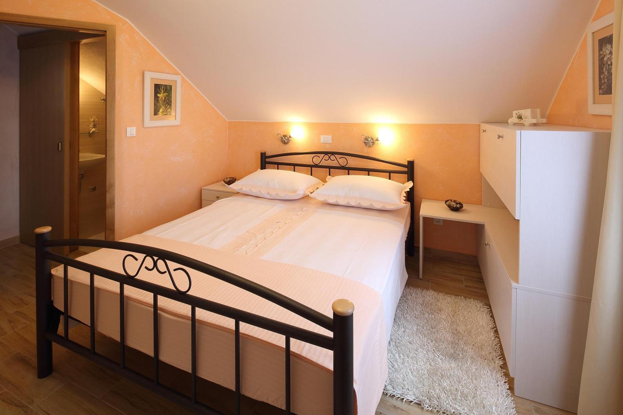 Family Friendly House With A Swimming Pool - 22882 * Makarska