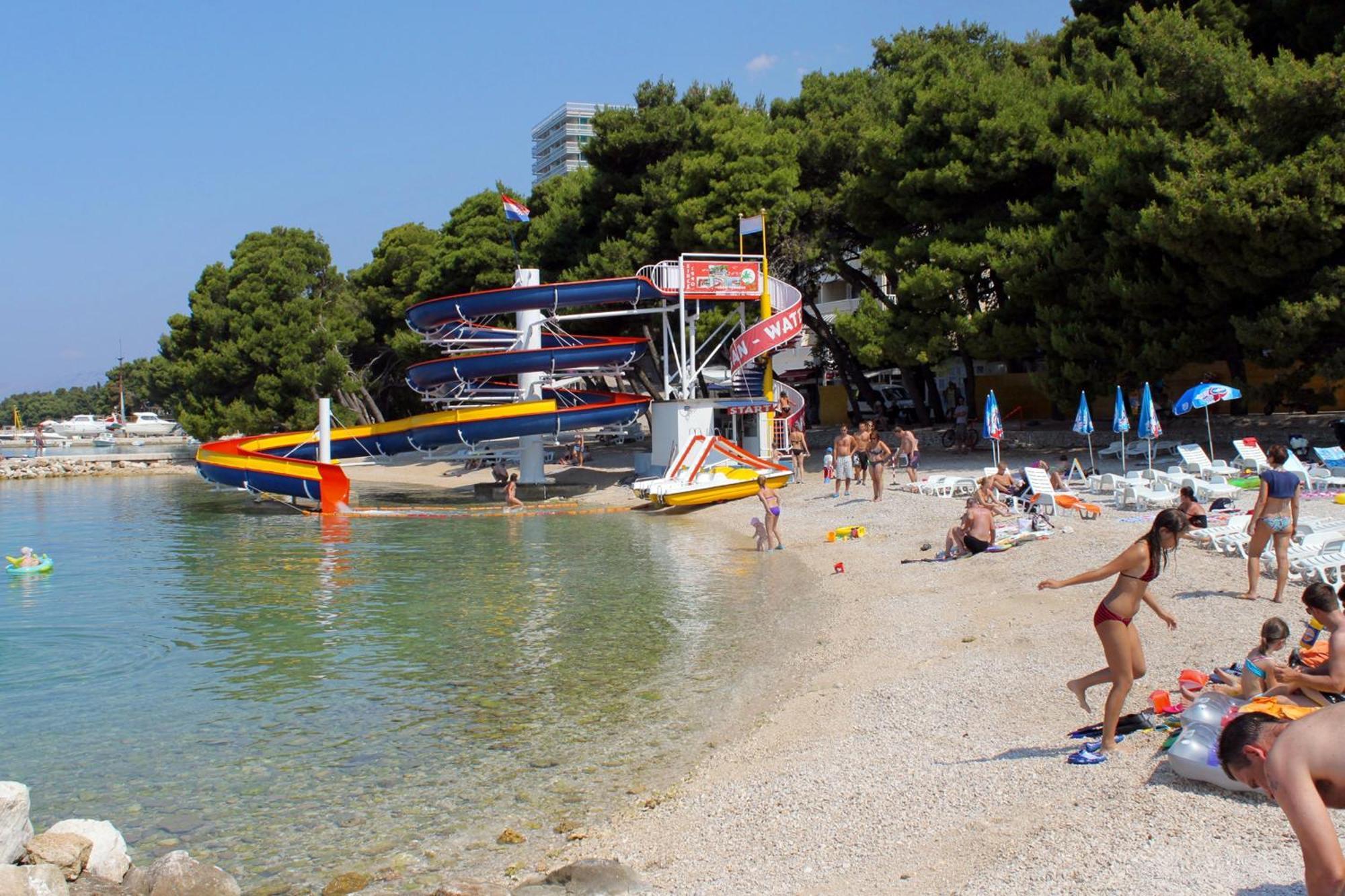 Family Friendly House With A Swimming Pool - 22882 Makarska