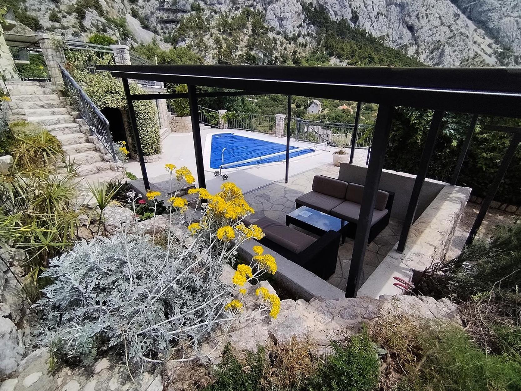 Family Friendly House With A Swimming Pool - 22882 Makarska